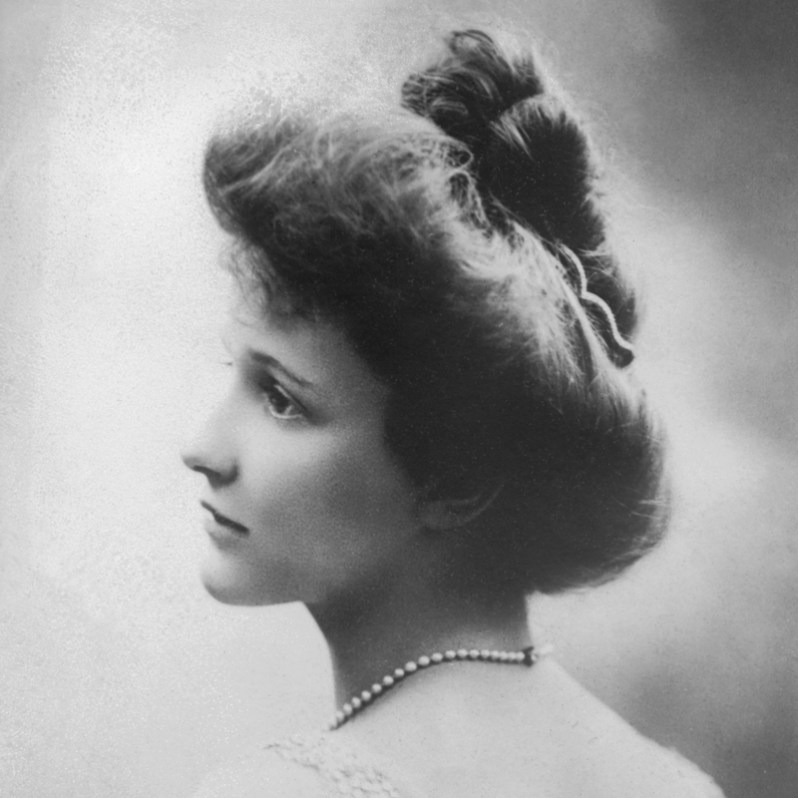 Nancy Astor, ca. 1908, by Bain News Service (Library of Congress) [Public Domain], via Wikipedia Commons